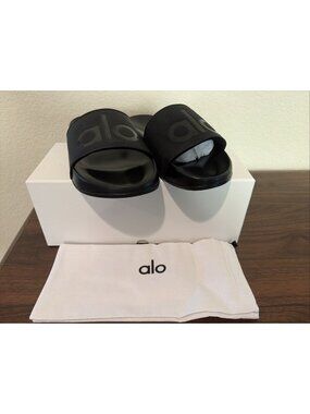Alo Yoga The It Slide 2 Black Slides Womens Size 6 NIB W7108R New In Box